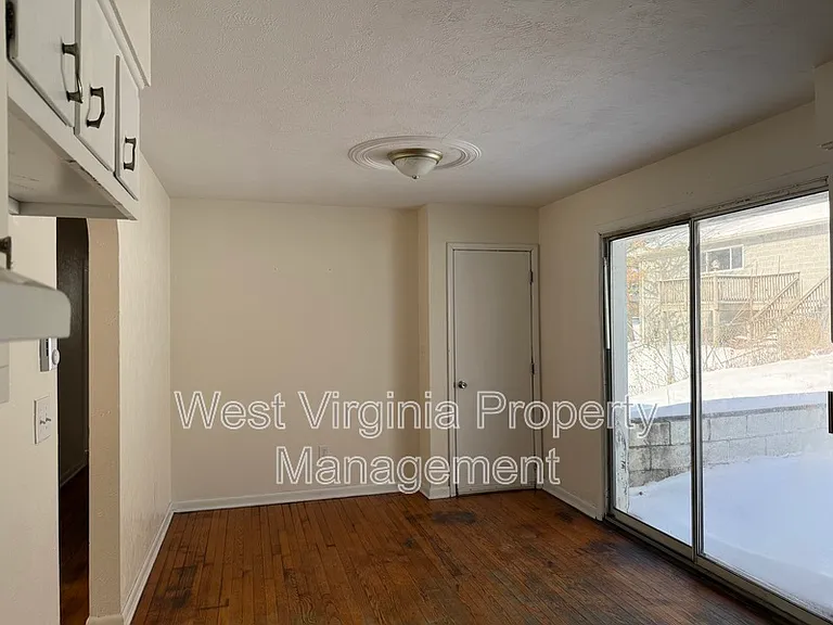 309 E Prince St — Photo 4