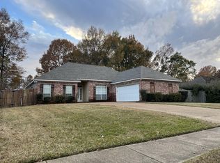 215 Chestnut Dr, Brandon, MS 39047