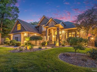 4190 Pavilion Ct, Fenton, MI 48430