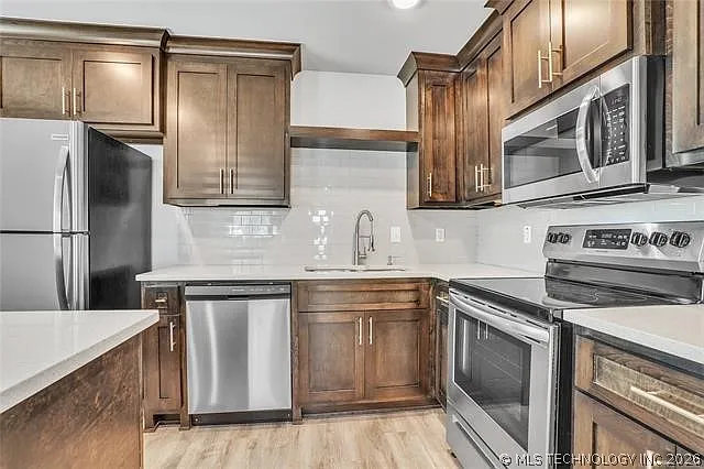 724 N Date Ave — Photo 8