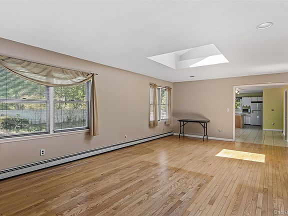 5th image of 3755 Seymart Place