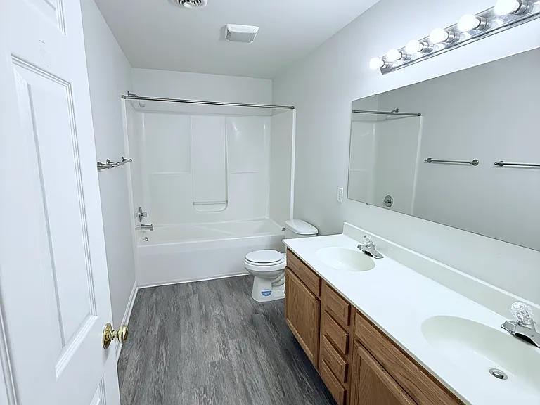 380-438 Channing Dr — Photo 34