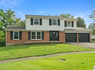 821 Fairview Cir, Radcliff, KY 40160