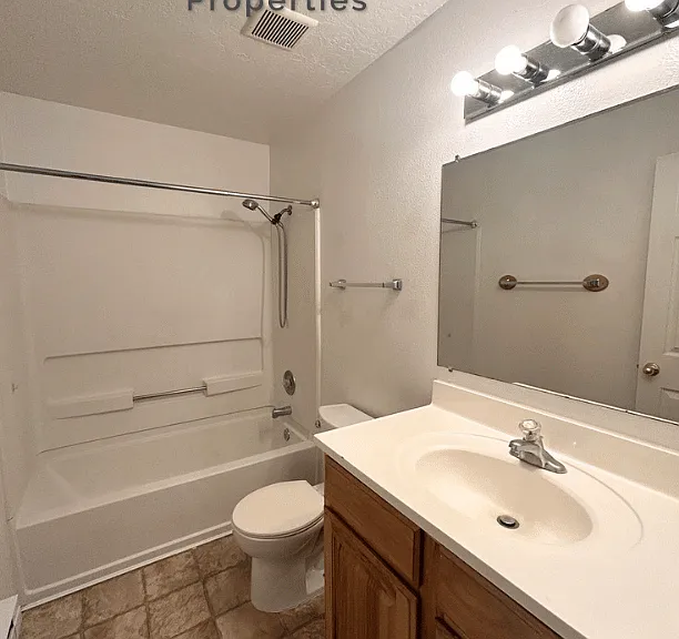 Main 819 S — Photo 23