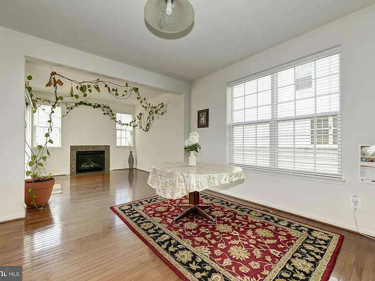 22677 Flowing Spring Sq — Photo 10