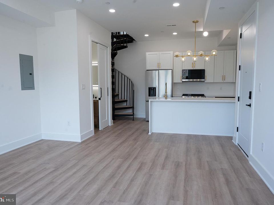 1st image of 2105 M St NE #12
