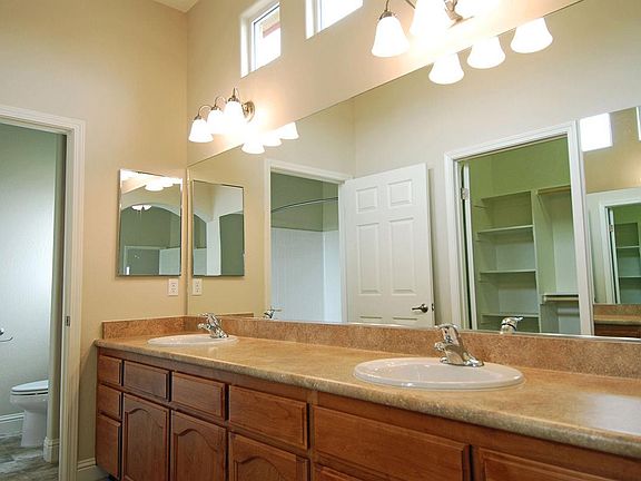 5th image of 914 Jasmine Parke Dr #4