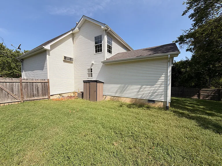 2552 Edinburgh St — Photo 23