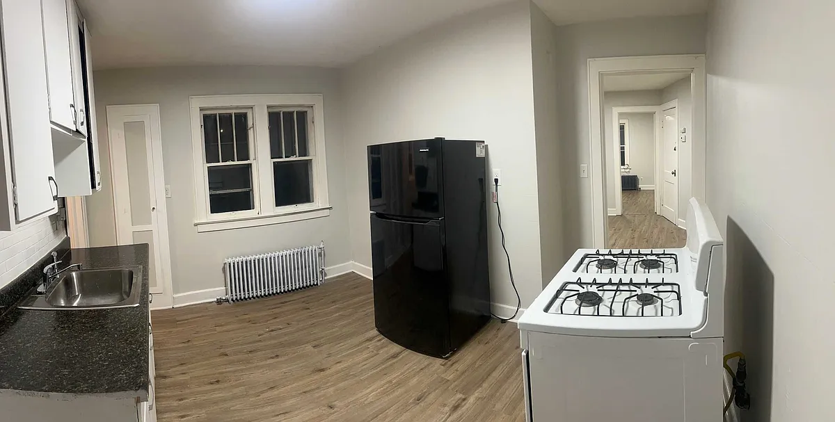 Building Photo - 233 Lester Ave #2R