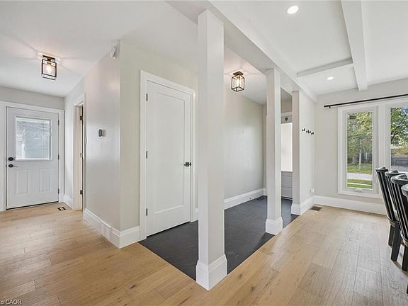 5th image of 99 Deerwood Cres