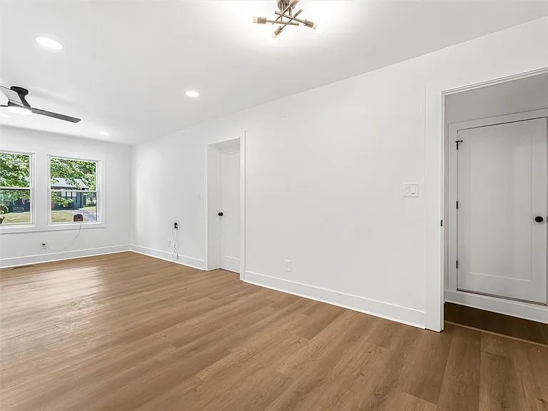 454 Oak Dr SE — Photo 9