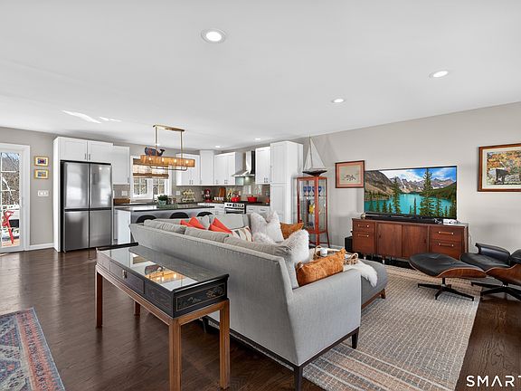 4th image of 65 Plain Hill Road