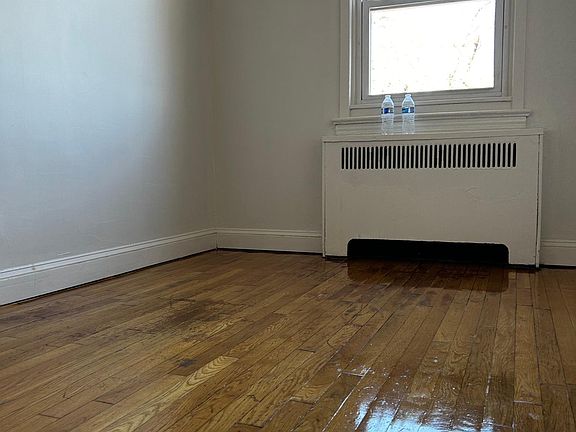 2nd image of 1208 Waring Ave