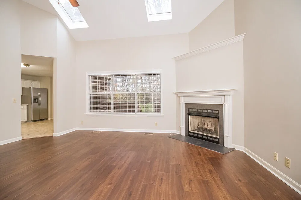4 bed, 2.0 bath, 2530 sqft, $2,575 — Photo 3