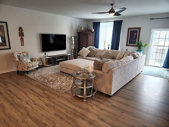 5th image of 5921 Laurel Bed Ln Unit B
