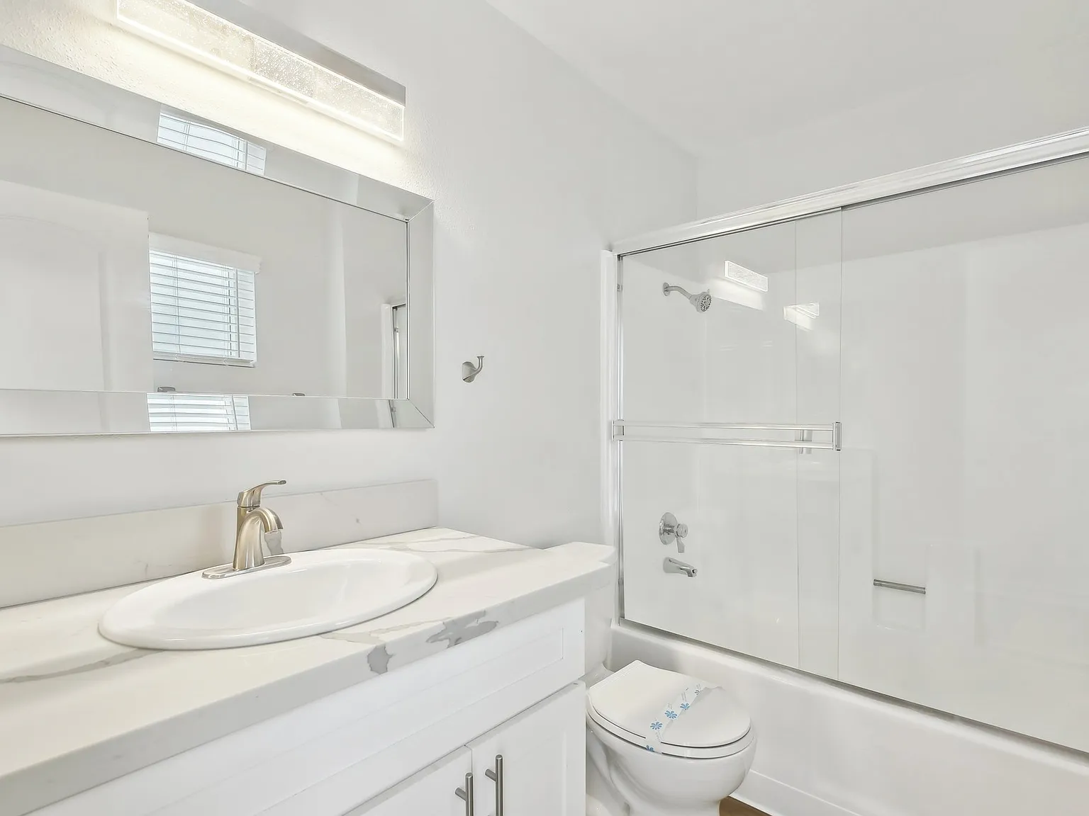 Olive Street Apartments — Photo 1