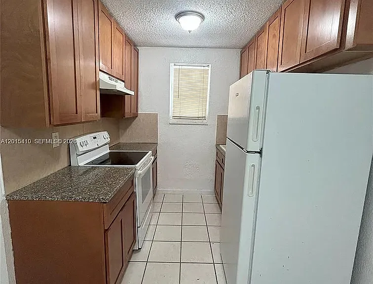 5814 NE 4th Ct #3 — Photo 6