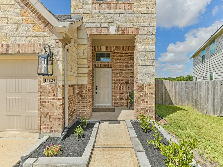 15203 Lake Powell Dr — Photo 2