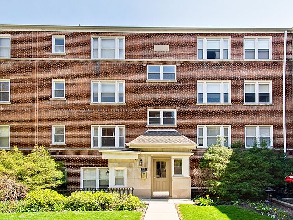 2nd image of 2921 W Summerdale Ave APT 2