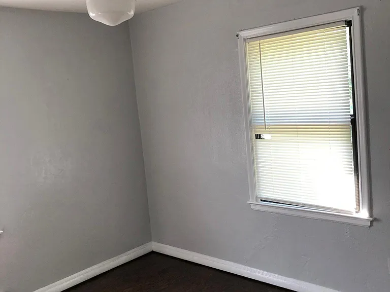 528 E Douglas Dr — Photo 15