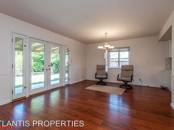 5th image of 2237 Montezuma Dr