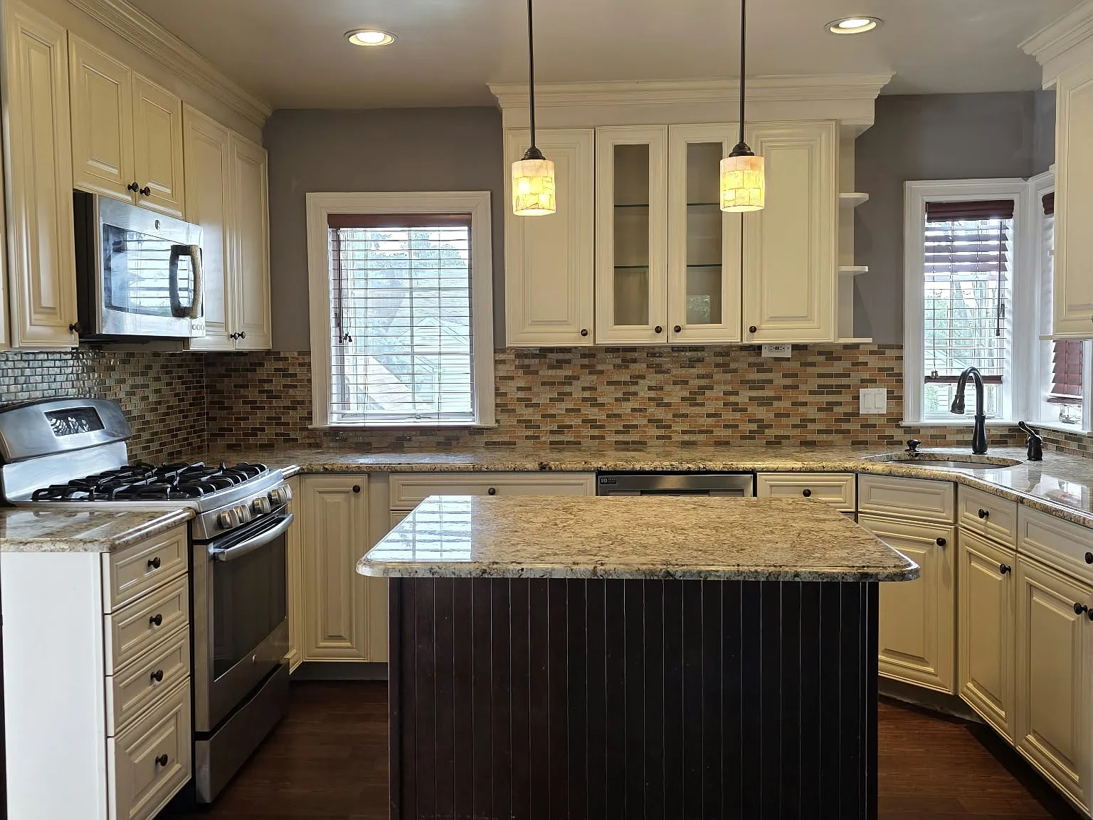 2 bed, $2,150 — Photo 2