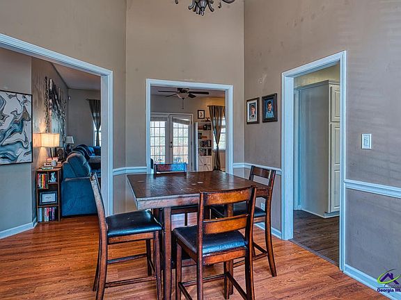 4th image of 221 Pendleton Ct