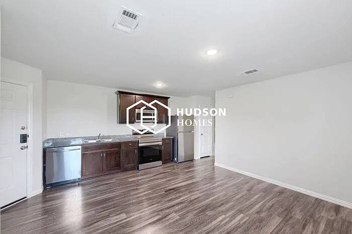 9743 Veyblum St #B — Photo 4