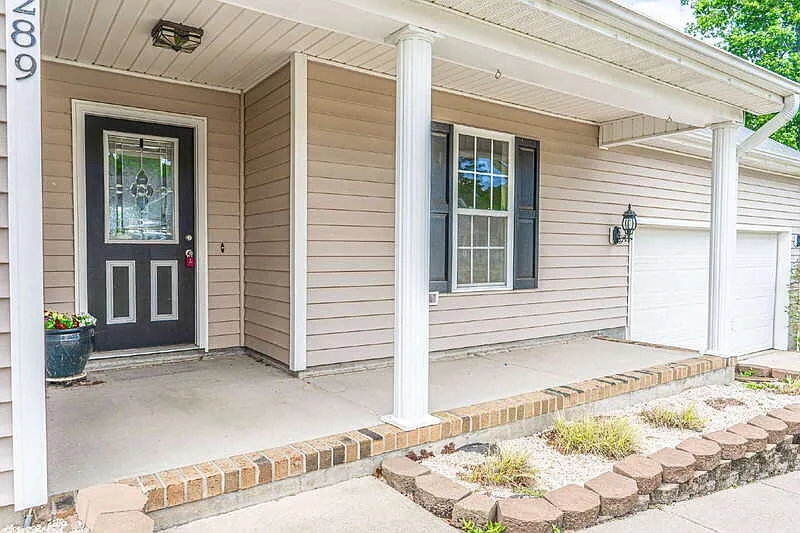 4 bed, 2.0 bath, 1752 sqft, $2,100 — Photo 2