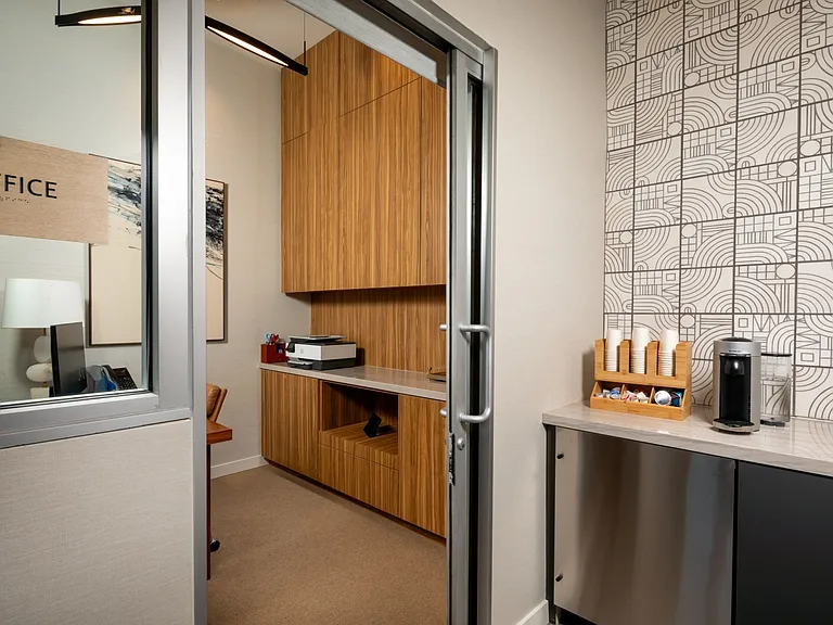 Evani 3223 Wilshire — Photo 14