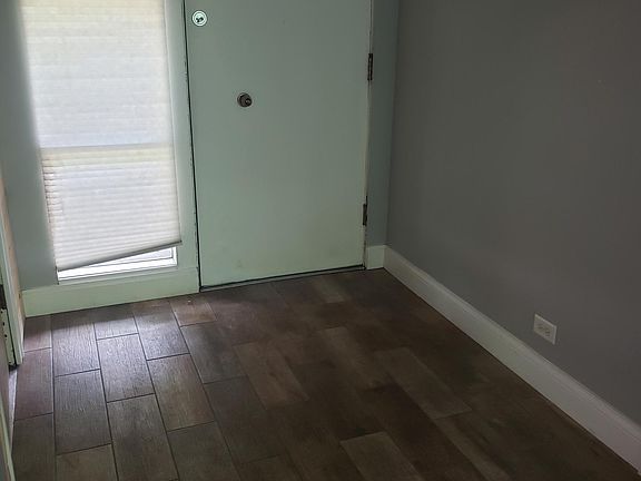 3rd image of 125 Glendale Ter