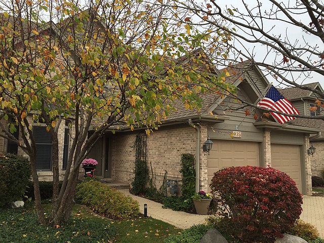 1st image of 935 Oak Crest Ln