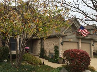 935 Oak Crest Ln, Saint Charles, IL 60175