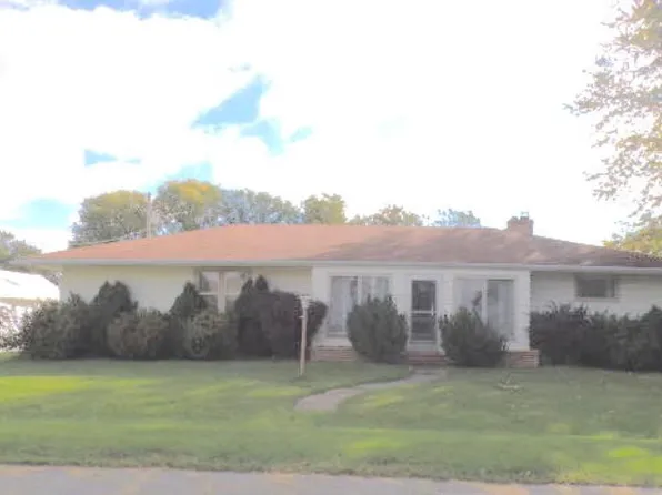 488 W 4th St, Woodhull, IL 61490