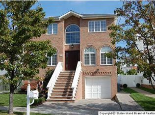 217 Swinnerton St, Staten Island, NY 10307