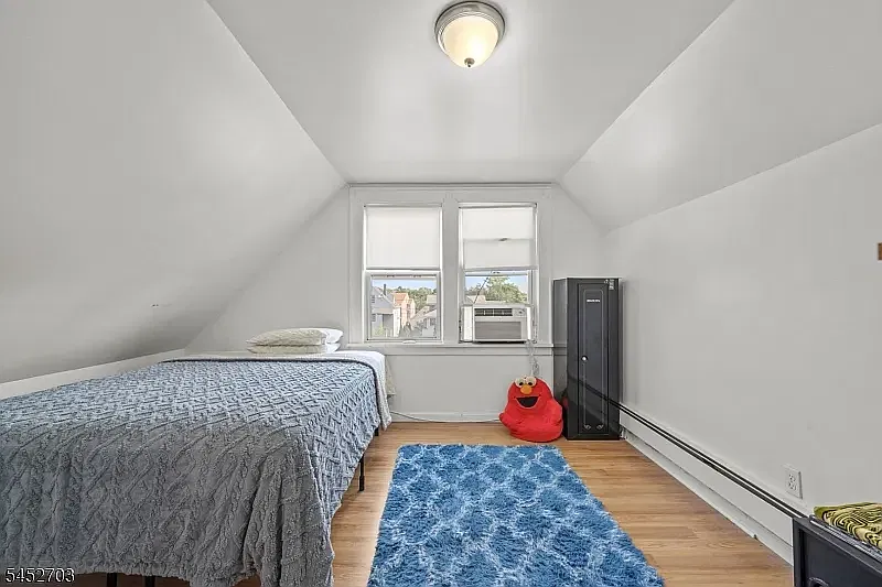 4 bed, 1800 sqft, $3,300 — Photo 3