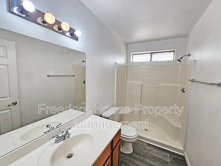 2321 E Calvada Blvd #6 — Photo 10