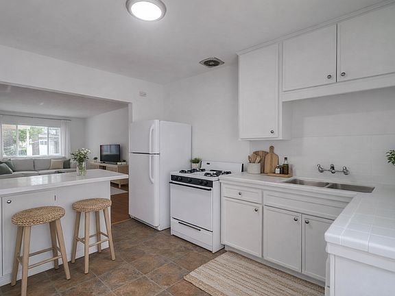 5th image of 4050 Georgia St #40525