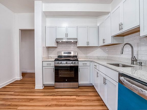 5th image of 32 Hawthorne St #1