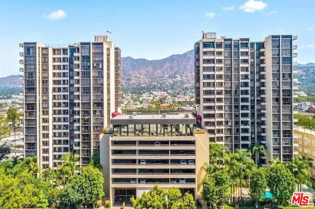 2 bed, 2.0 bath, 1443 sqft, $5,900 — Photo 1