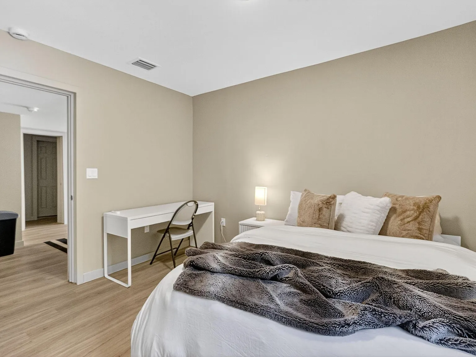 4 bed, 4.0 bath, 2090 sqft, $1,343 — Photo 3