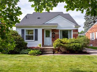 1522 Penistone St, Birmingham, MI 48009