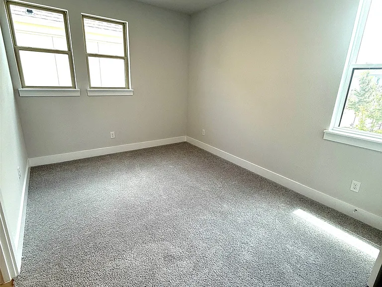 8289 Emsworth Dr — Photo 17