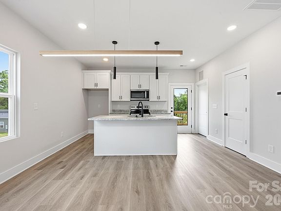 3rd image of 226 Summit Ave