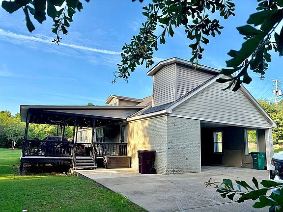 4th image of 916 Lynn Cir