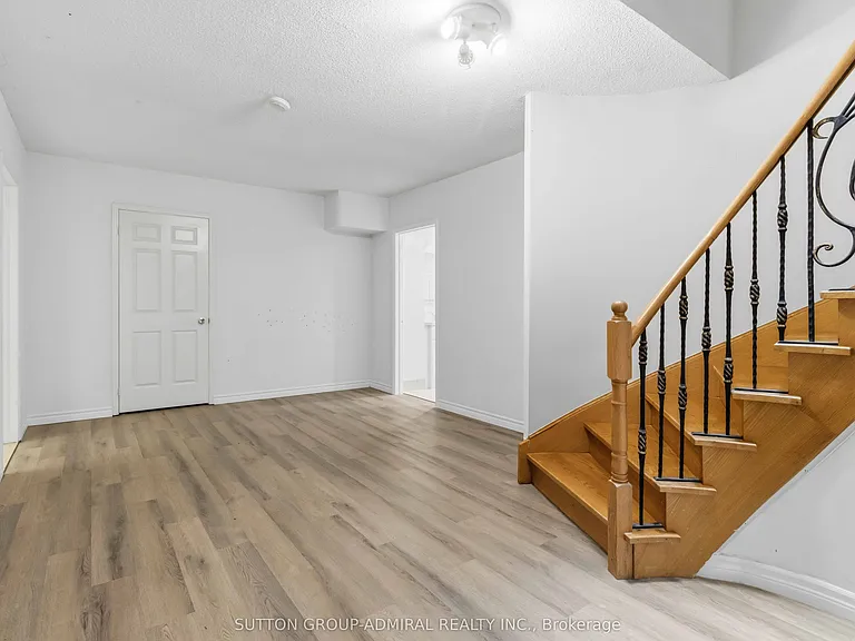 21 Kersey Cres — Photo 31
