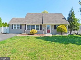 24 Quail Rd, Levittown, PA 19057