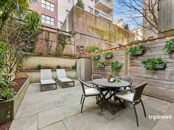 450 West 20th Street image 1 of 8