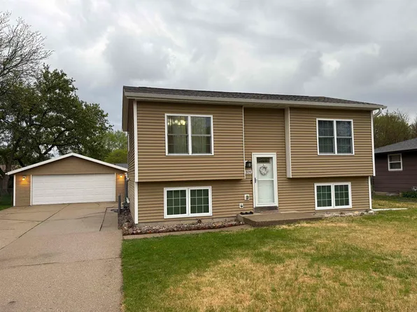 8309 Scott Ln, Machesney Park, IL 61115