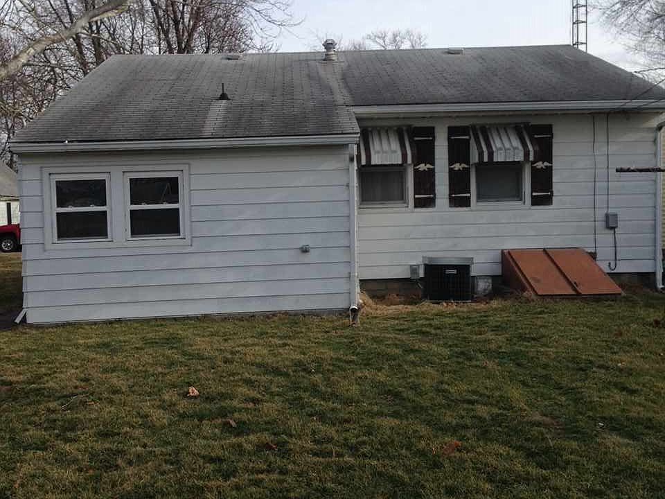 2nd image of 1423 N Kankakee St
